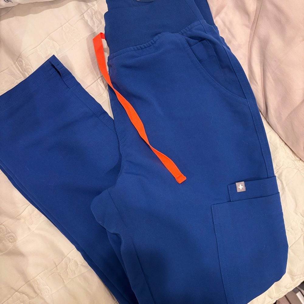 Women FIGS winning blue scrub pants (XS, petite)